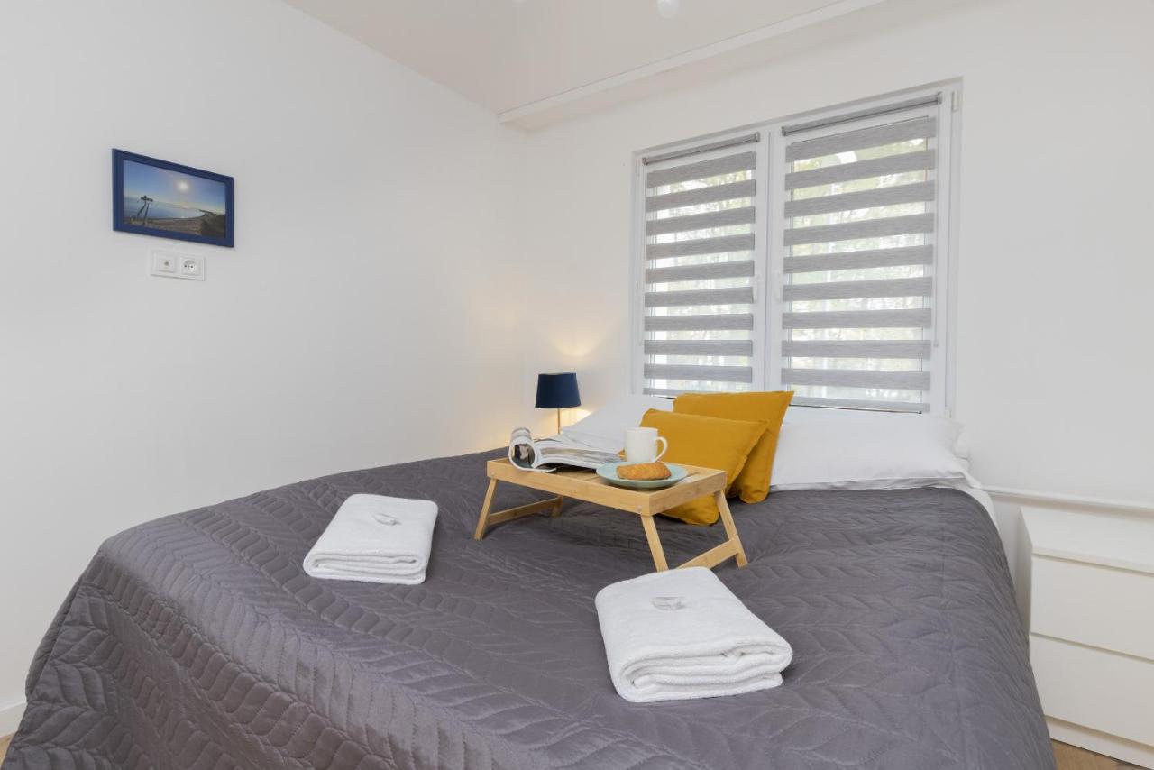 Dedala 300m To The By Renters Apartment *